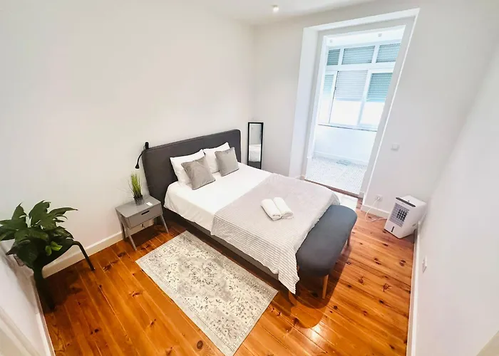 Bernardim - No 87 - 2b - The Three-bedroom Escape * Lisboa