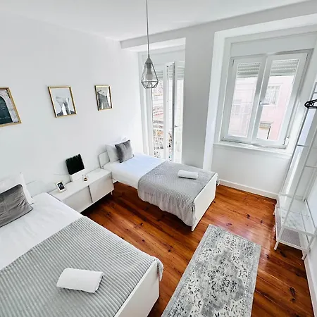 Bernardim - No 87 - 2b - The Three-bedroom Escape * Lizbona