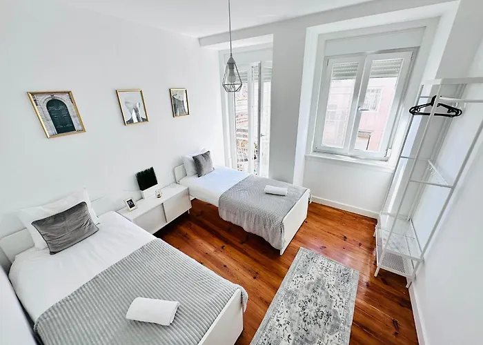 Bernardim - No 87 - 2b - The Three-bedroom Escape * Lizbona
